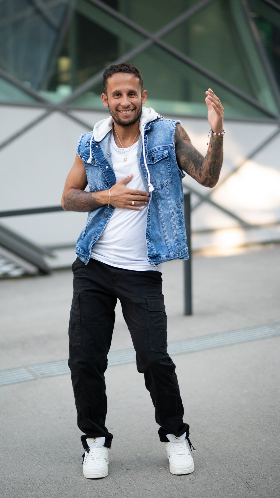 Bachata Footwork hoch_Daniel